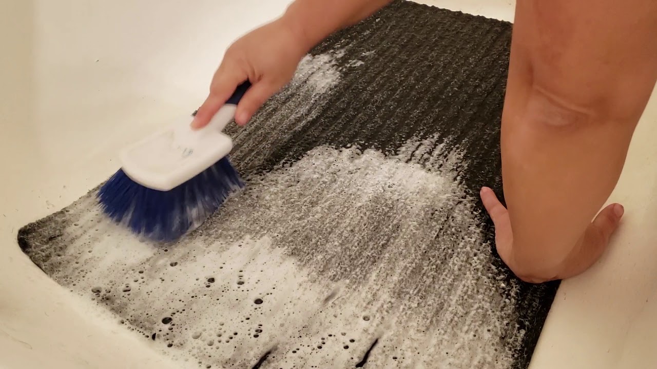 Подготовить ковровые дорожки к очистке
